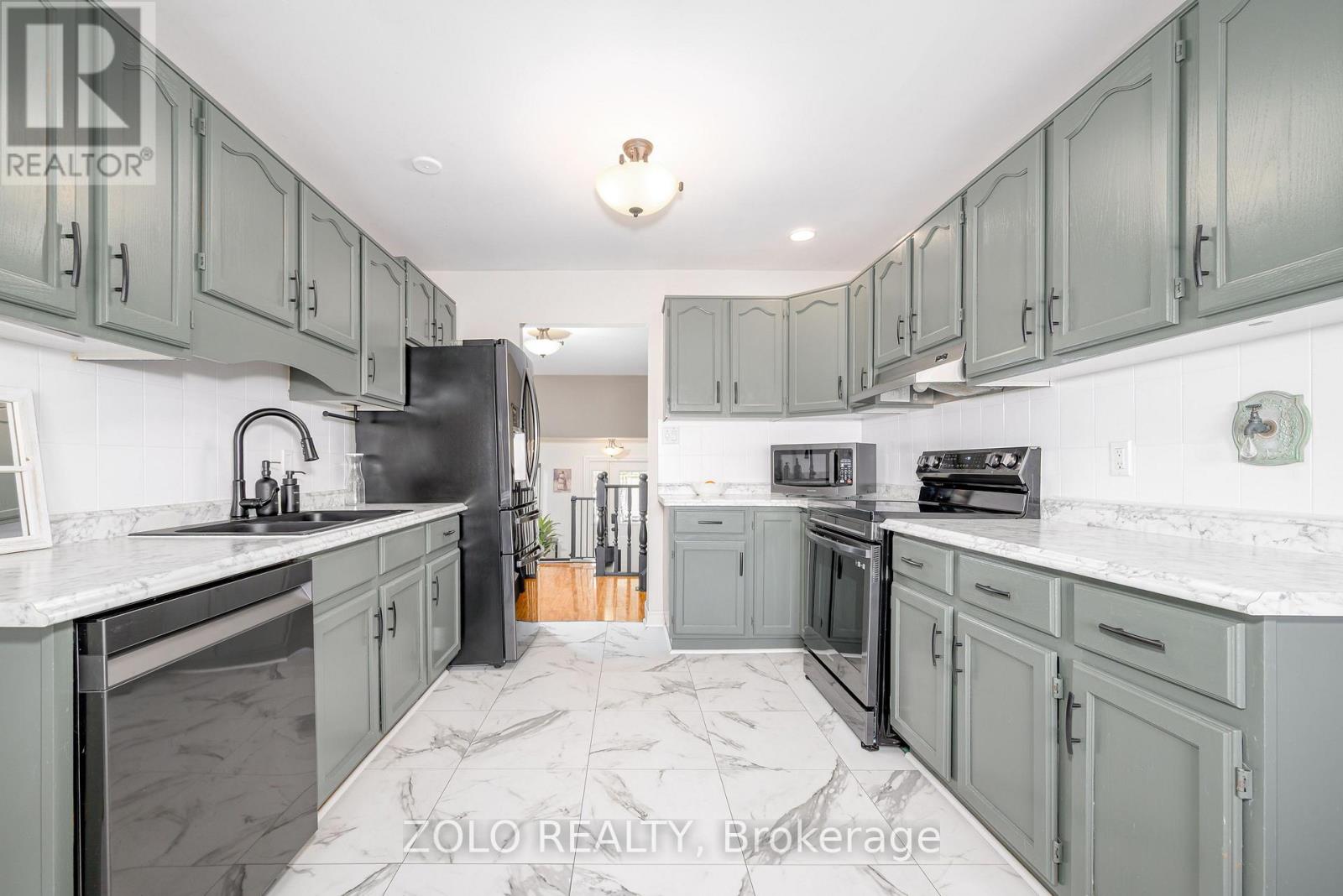 32 Andrew Drive, Kawartha Lakes (Lindsay), Ontario  K9V 5W6 - Photo 17 - X12546728