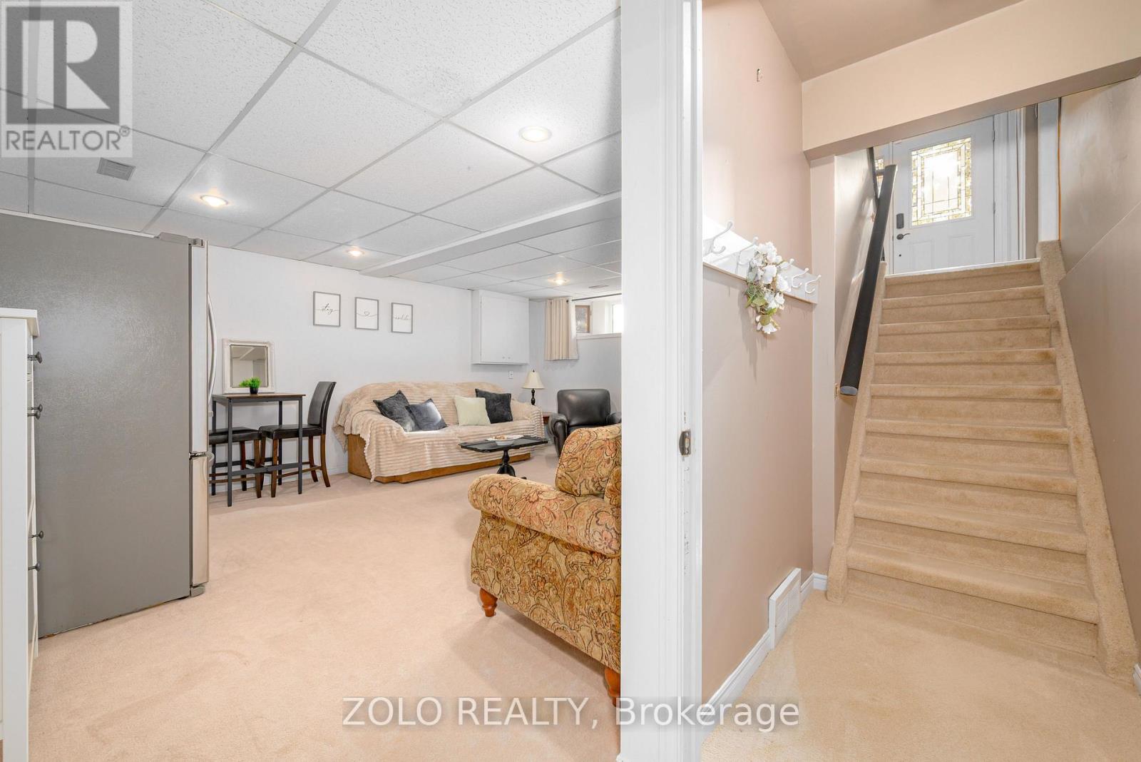 32 Andrew Drive, Kawartha Lakes (Lindsay), Ontario  K9V 5W6 - Photo 6 - X12546728