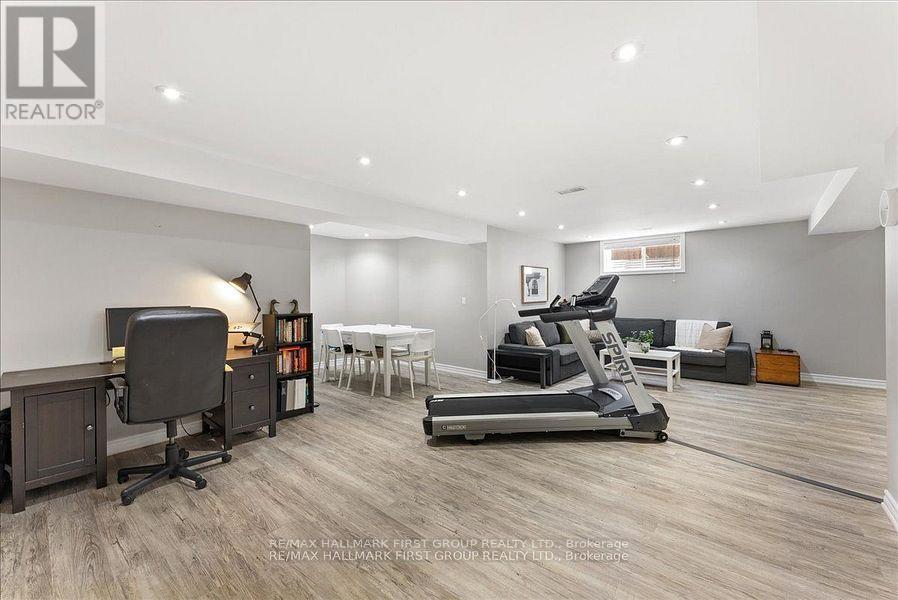 73 Springdale Drive, Kawartha Lakes (Lindsay), Ontario  K9V 0J4 - Photo 39 - X12547490