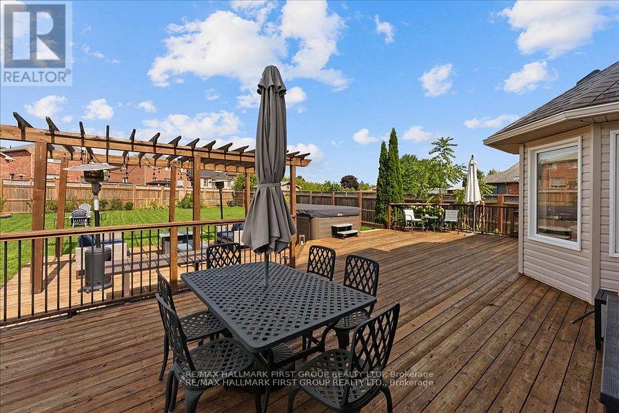 73 Springdale Drive, Kawartha Lakes (Lindsay), Ontario  K9V 0J4 - Photo 46 - X12547490