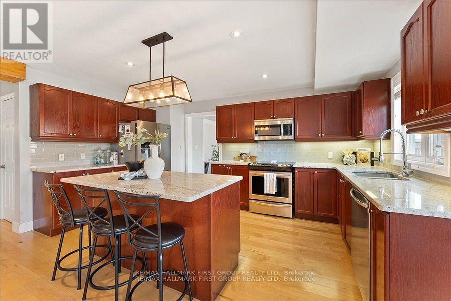 73 Springdale Drive, Kawartha Lakes (Lindsay), Ontario  K9V 0J4 - Photo 9 - X12547490