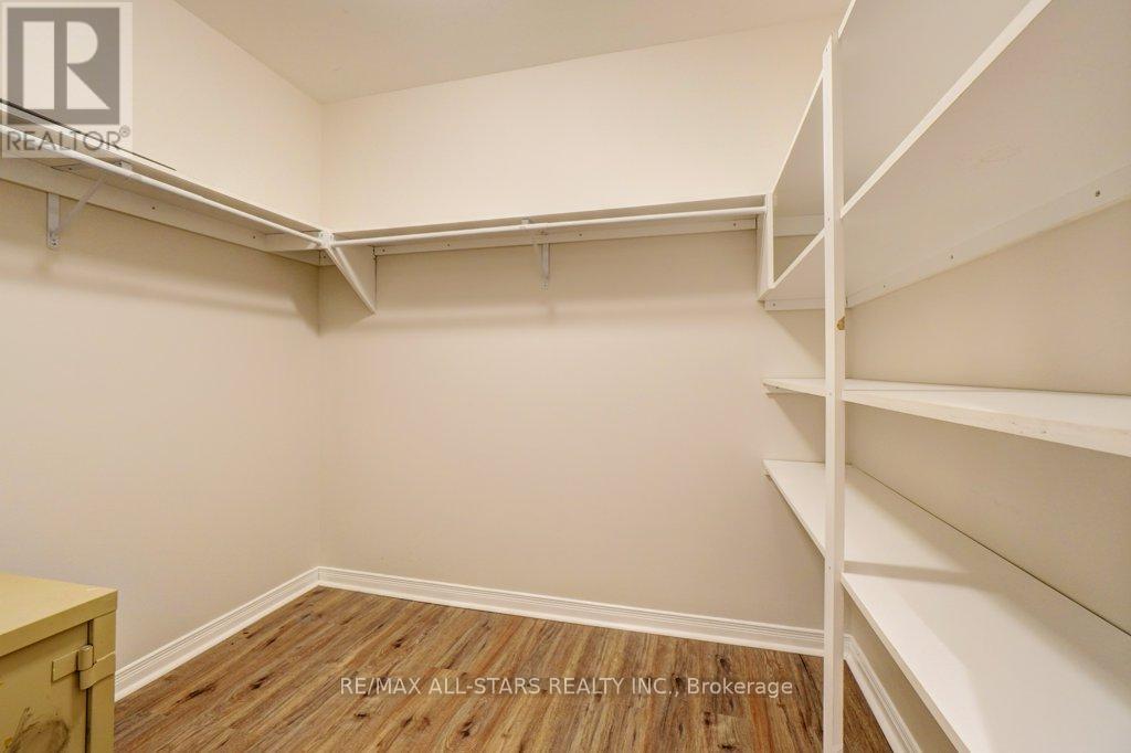 303 - 8 Huron Street, Kawartha Lakes (Lindsay), Ontario  K9V 6K3 - Photo 22 - X12548054