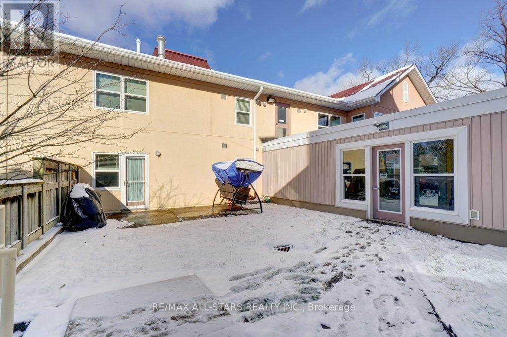 303 - 8 Huron Street, Kawartha Lakes (Lindsay), Ontario  K9V 6K3 - Photo 34 - X12548054