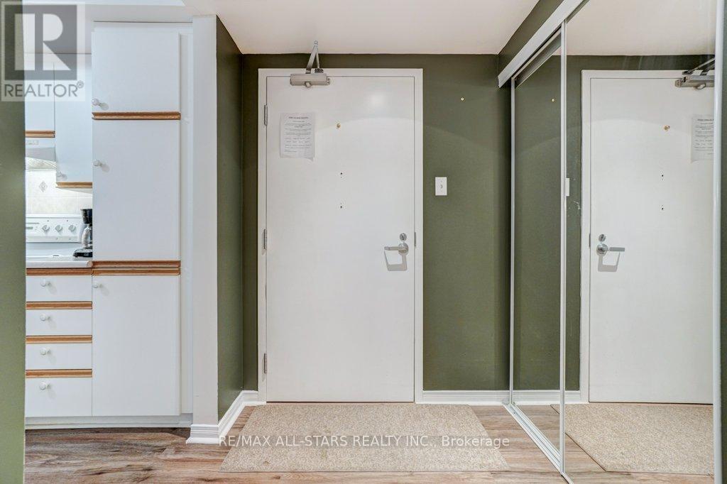 303 - 8 Huron Street, Kawartha Lakes (Lindsay), Ontario  K9V 6K3 - Photo 6 - X12548054