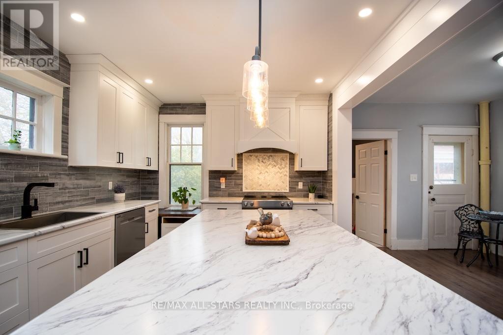 2 St. Patrick Street, Kawartha Lakes (Lindsay), Ontario  K9V 1R1 - Photo 11 - X12548210