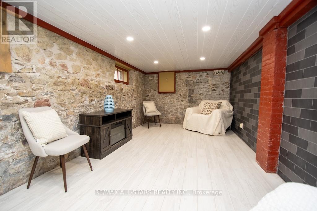 2 St. Patrick Street, Kawartha Lakes (Lindsay), Ontario  K9V 1R1 - Photo 39 - X12548210