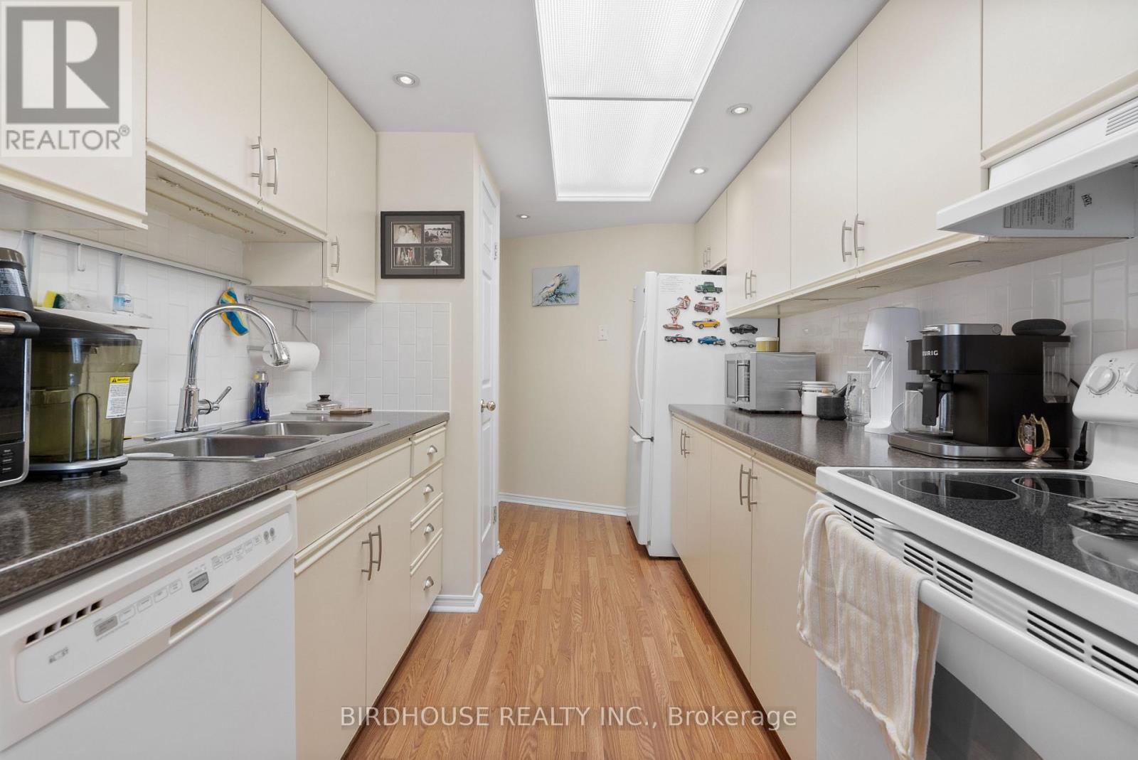 109 - 1 Heritage Way, Kawartha Lakes (Lindsay), Ontario  K9V 5P9 - Photo 8 - X12550418