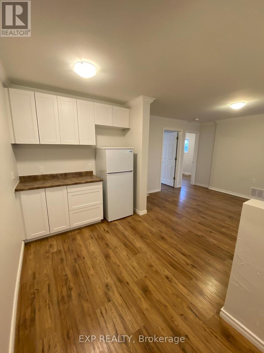 612 Romaine Street, Peterborough (Otonabee Ward 1), Ontario  K9J 2E4 - Photo 11 - X12551104