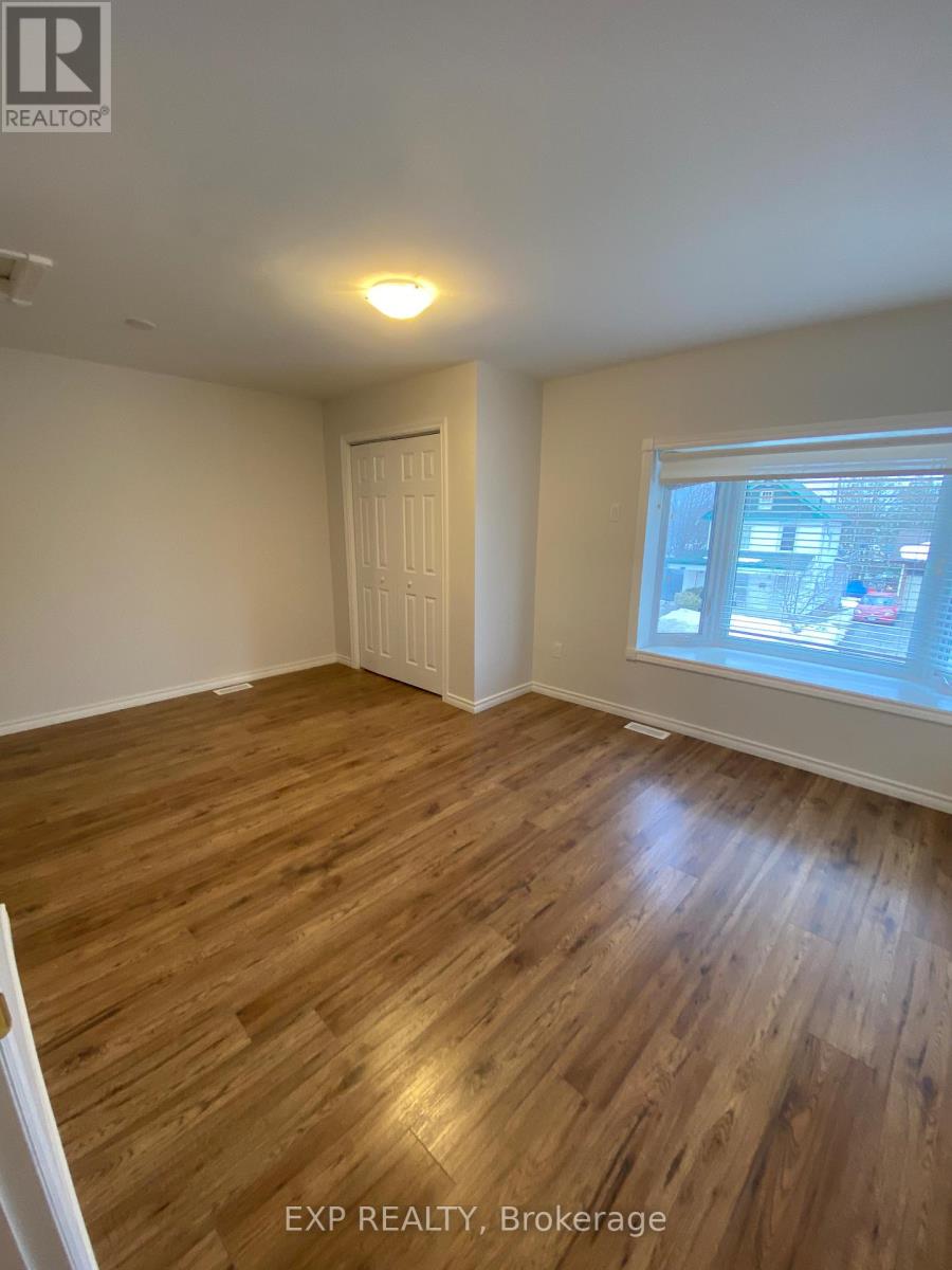 612 Romaine Street, Peterborough (Otonabee Ward 1), Ontario  K9J 2E4 - Photo 16 - X12551104