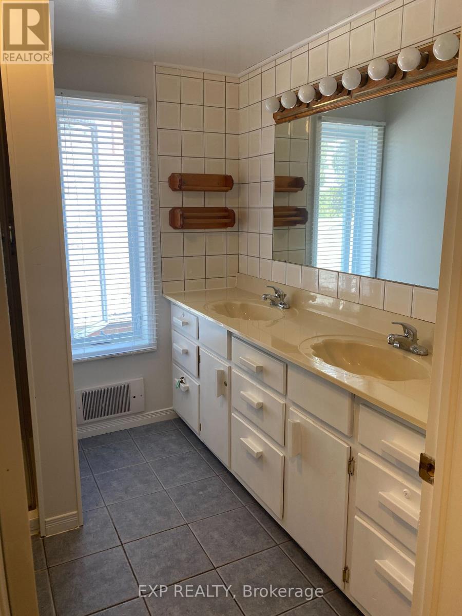 612 Romaine Street, Peterborough (Otonabee Ward 1), Ontario  K9J 2E4 - Photo 25 - X12551104