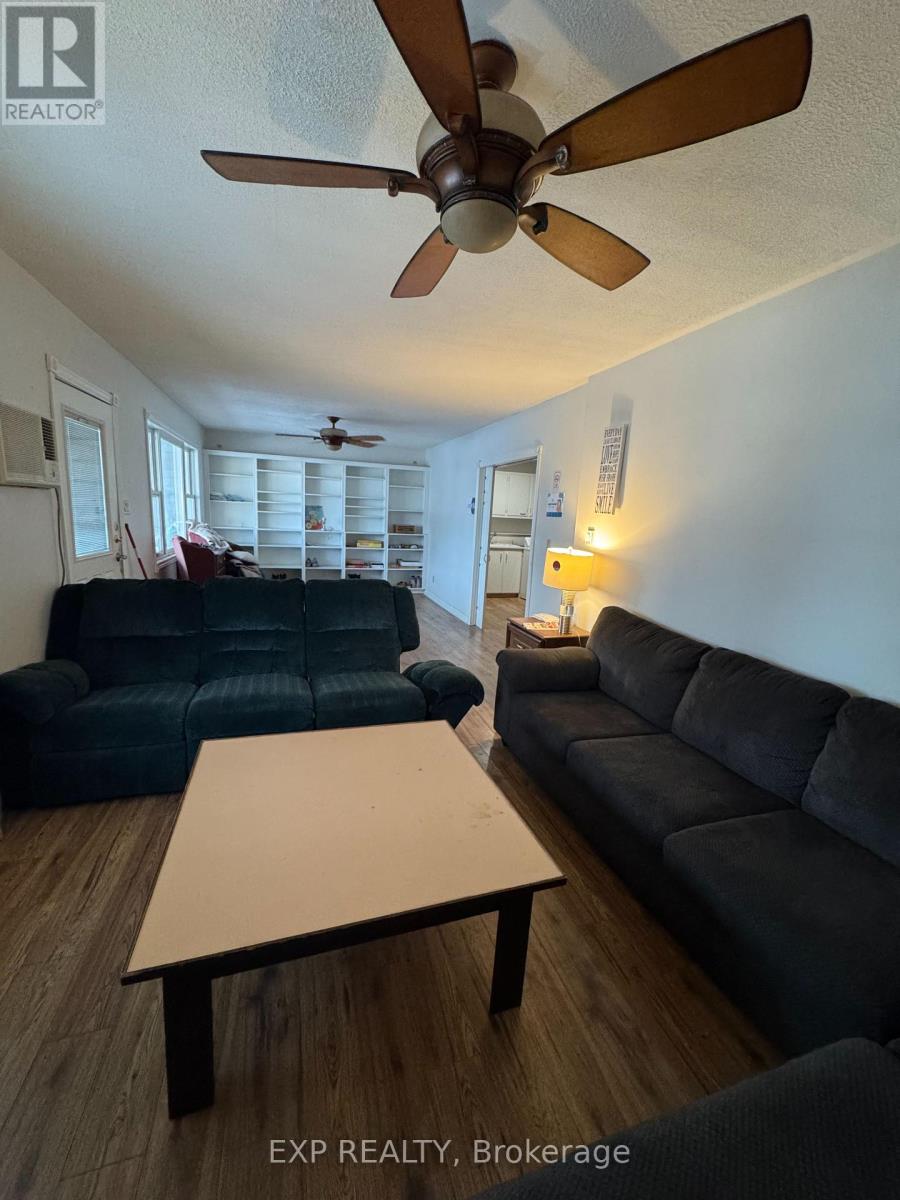 612 Romaine Street, Peterborough (Otonabee Ward 1), Ontario  K9J 2E4 - Photo 5 - X12551104