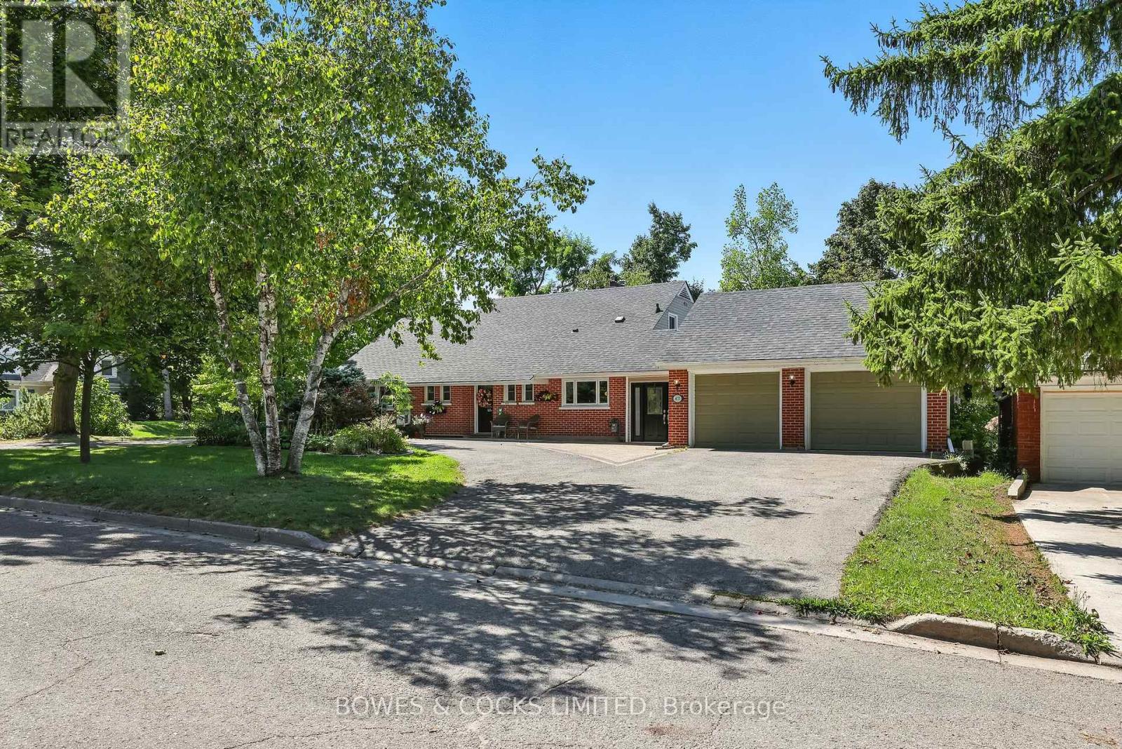 433 Manorhill Avenue, Peterborough (Town Ward 3), Ontario  K9J 6H7 - Photo 1 - X12551552