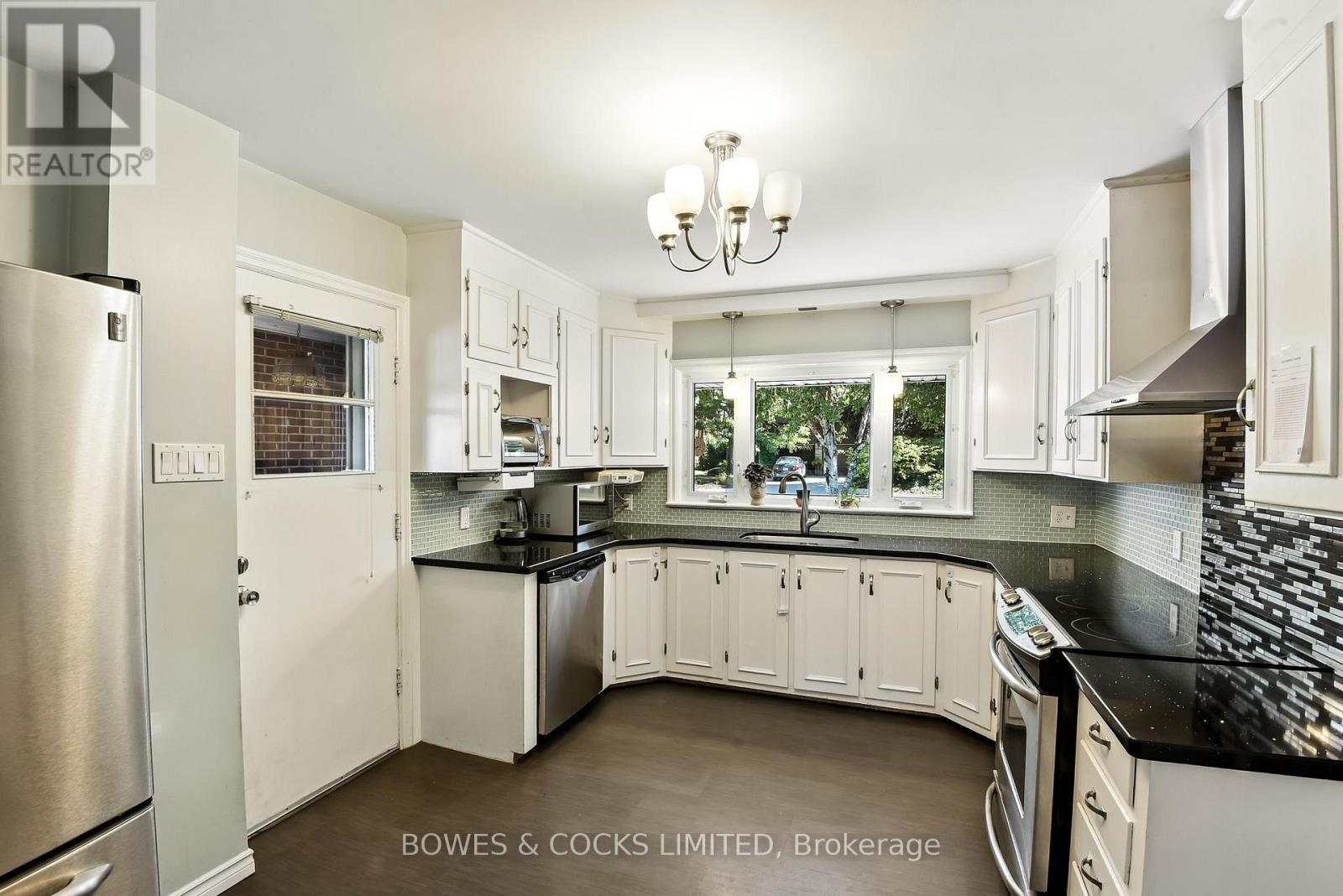 433 Manorhill Avenue, Peterborough (Town Ward 3), Ontario  K9J 6H7 - Photo 11 - X12551552