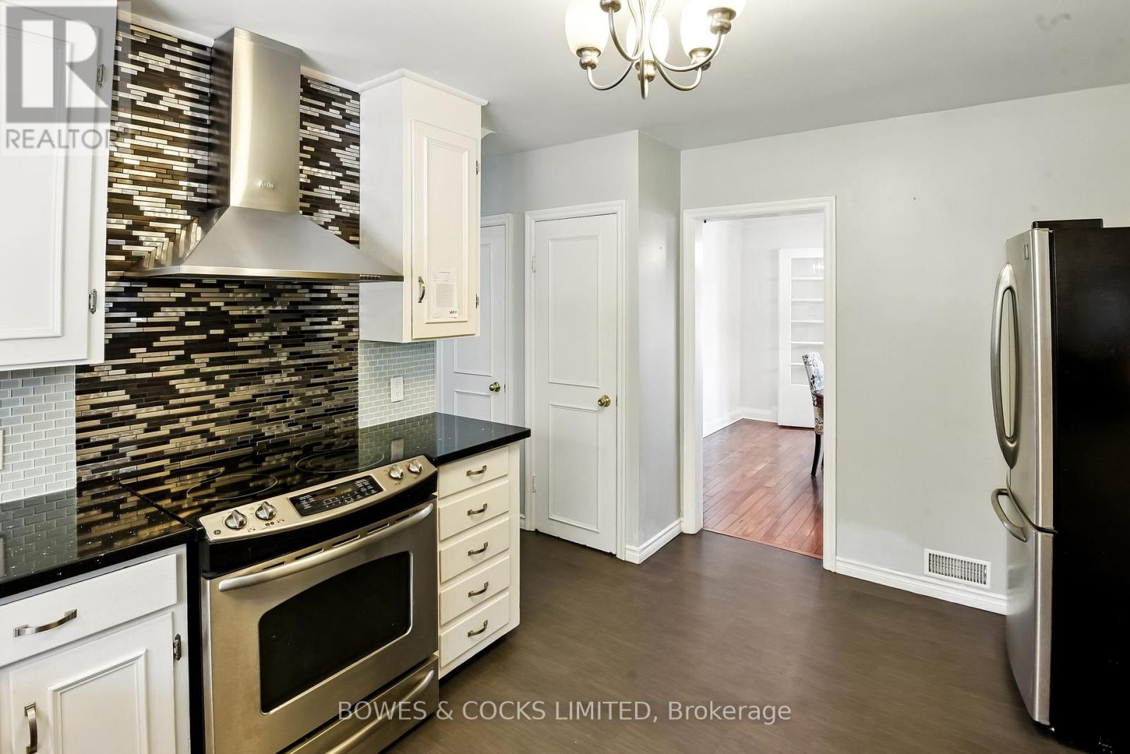 433 Manorhill Avenue, Peterborough (Town Ward 3), Ontario  K9J 6H7 - Photo 12 - X12551552