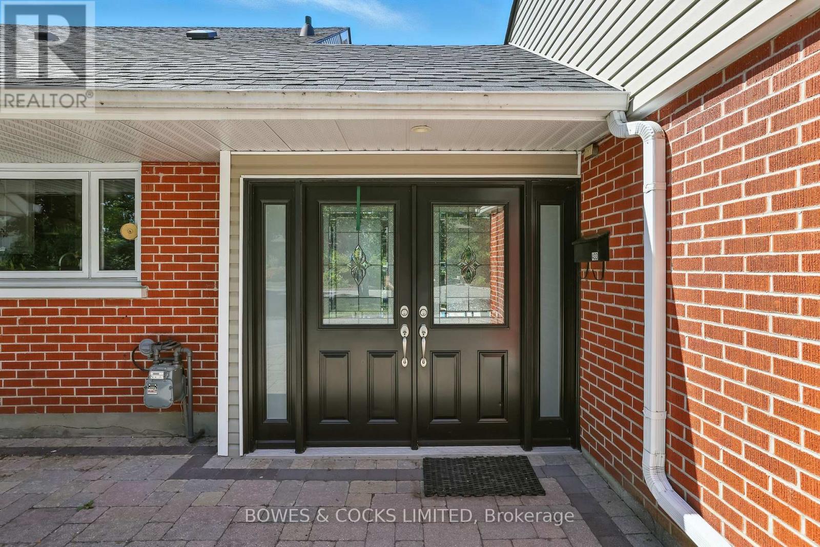 433 Manorhill Avenue, Peterborough (Town Ward 3), Ontario  K9J 6H7 - Photo 3 - X12551552