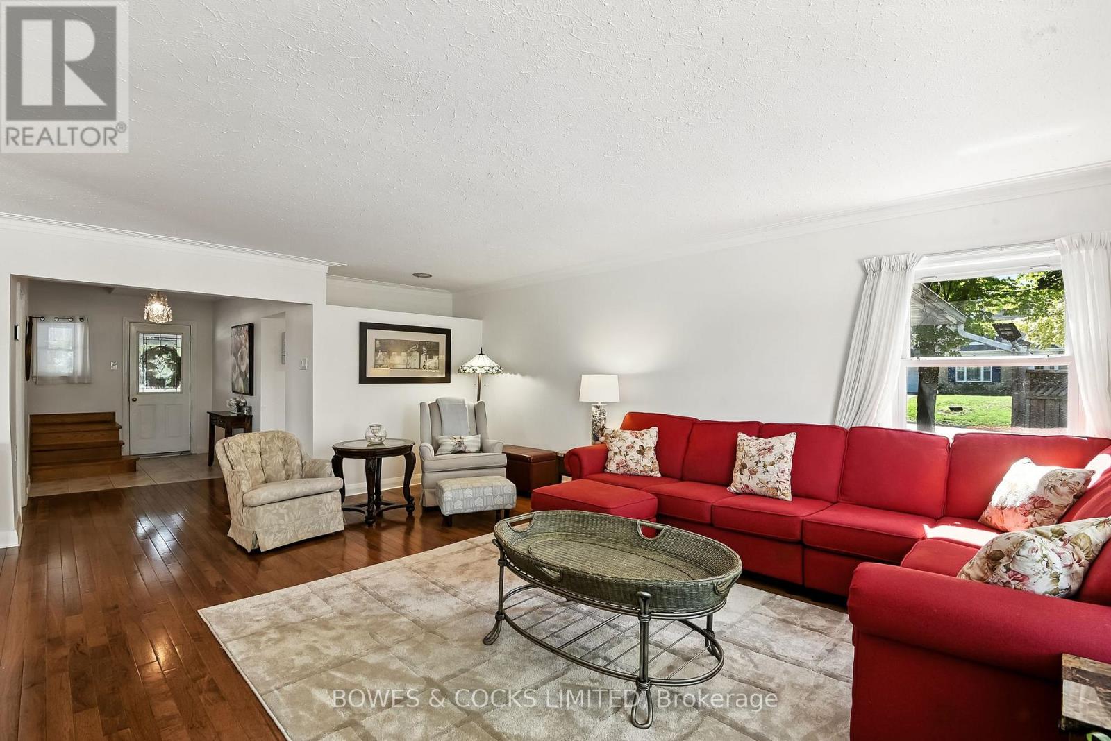 433 Manorhill Avenue, Peterborough (Town Ward 3), Ontario  K9J 6H7 - Photo 5 - X12551552