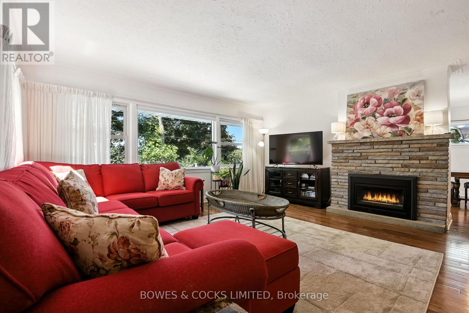 433 Manorhill Avenue, Peterborough (Town Ward 3), Ontario  K9J 6H7 - Photo 6 - X12551552