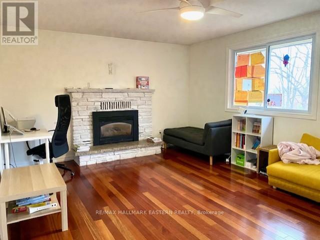 1186 Cartier Boulevard, Peterborough (Northcrest Ward 5), Ontario  K9H 6S1 - Photo 2 - X12551748