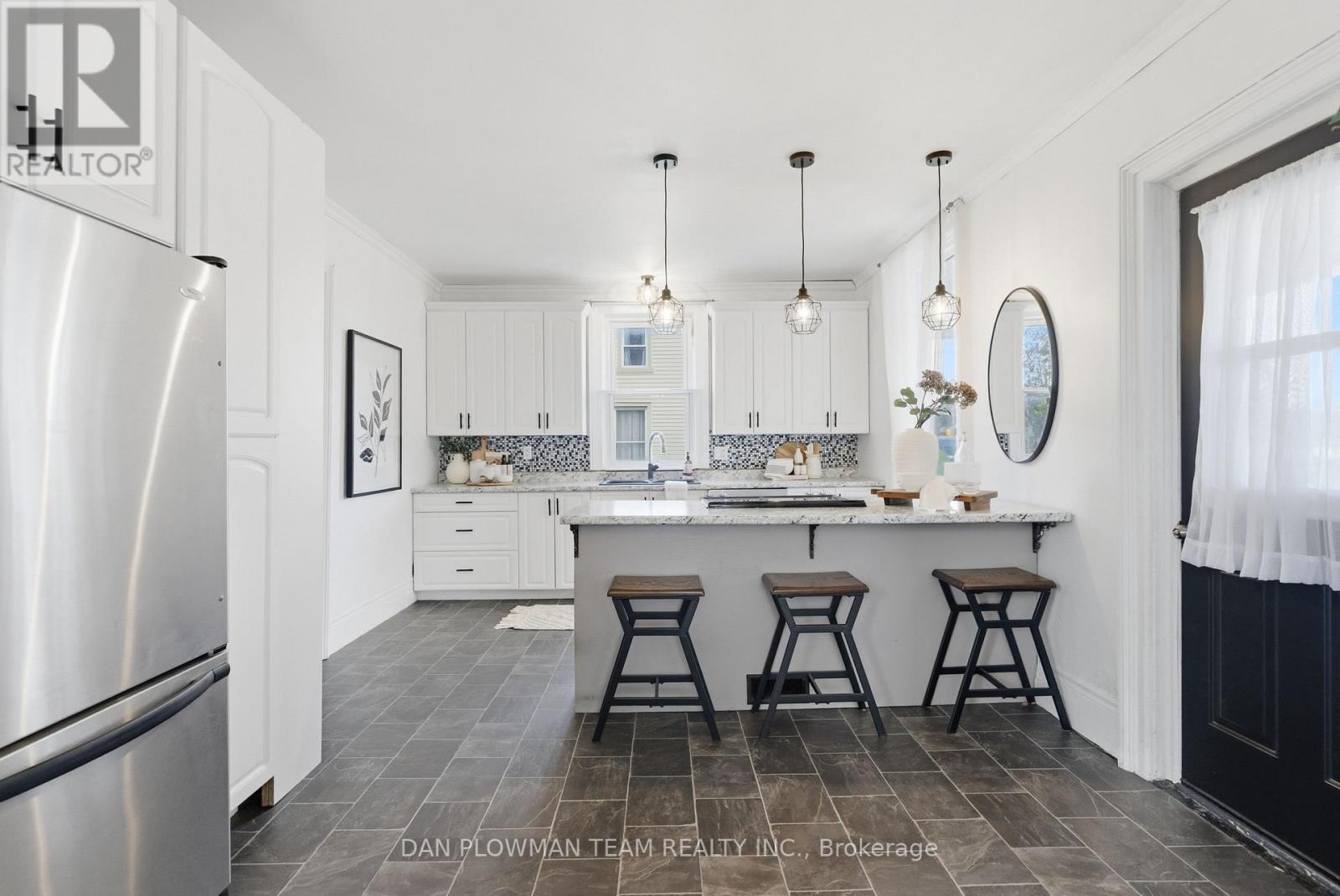 11 King Street W, Kawartha Lakes (Omemee), Ontario  K0L 2W0 - Photo 15 - X12551802