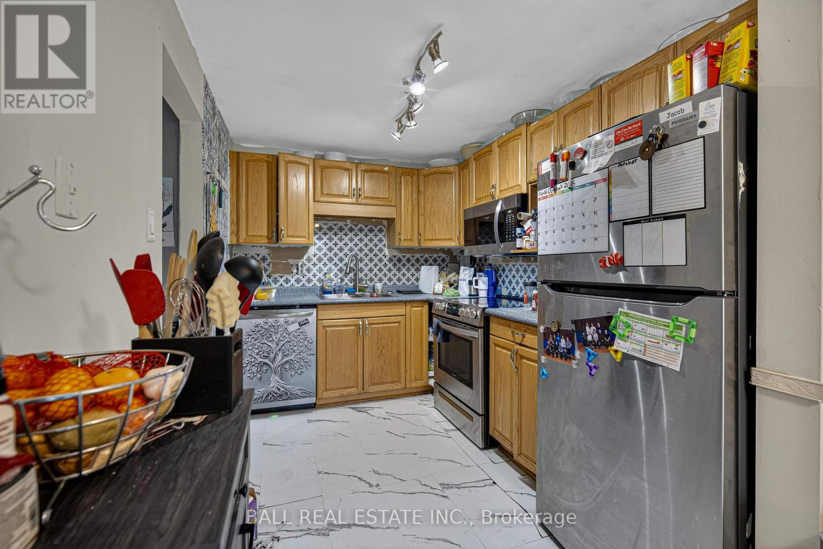 2131 Walker Avenue, Peterborough (Ashburnham Ward 4), Ontario  K9L 1T6 - Photo 7 - X12552928
