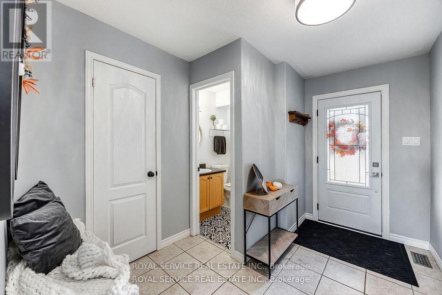 446 Abound Crescent, Peterborough (Ashburnham Ward 4), Ontario  K9J 8S2 - Photo 6 - X12554554