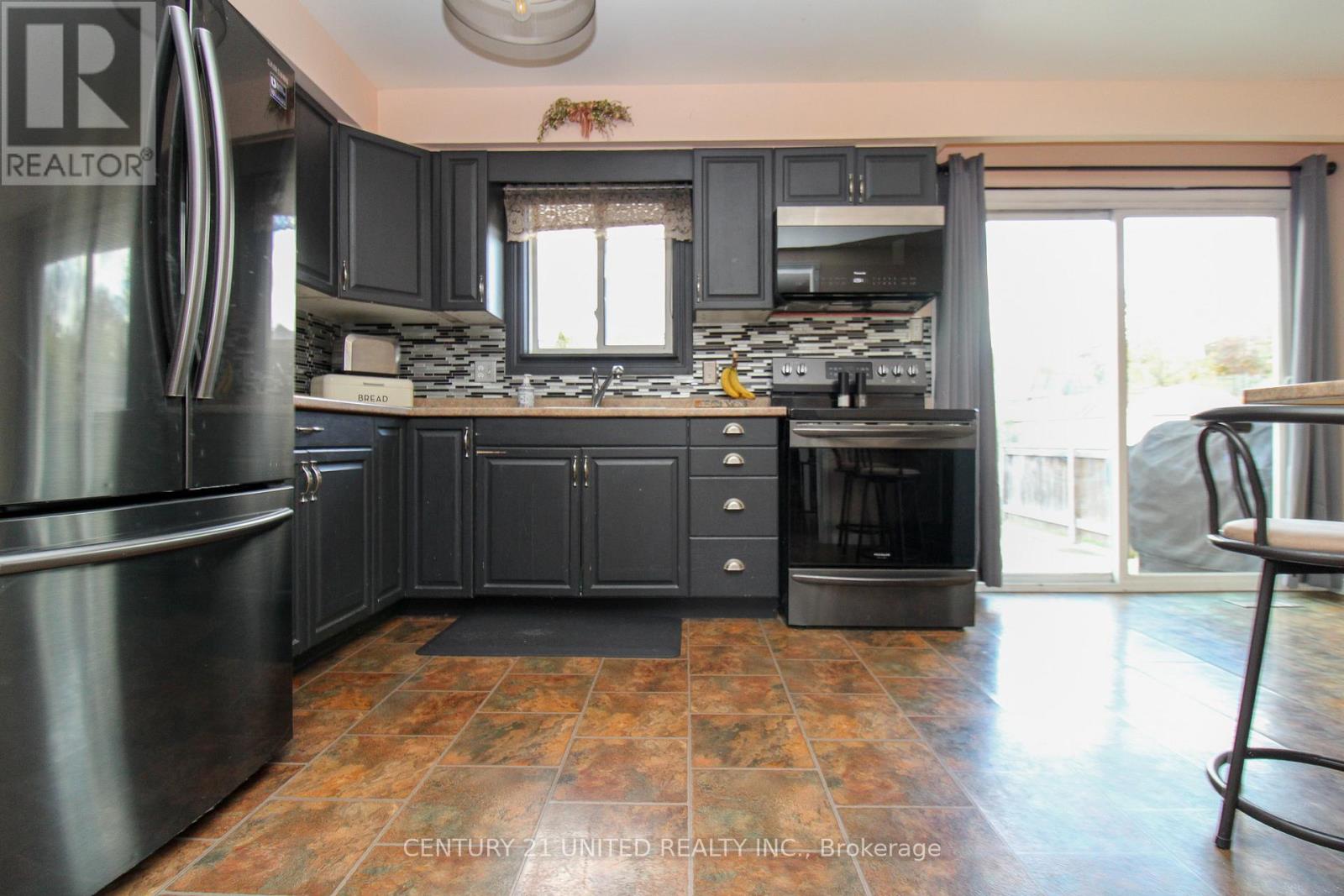 2130 Meadowview Road, Peterborough (Ashburnham Ward 4), Ontario  K9L 1S4 - Photo 17 - X12554770