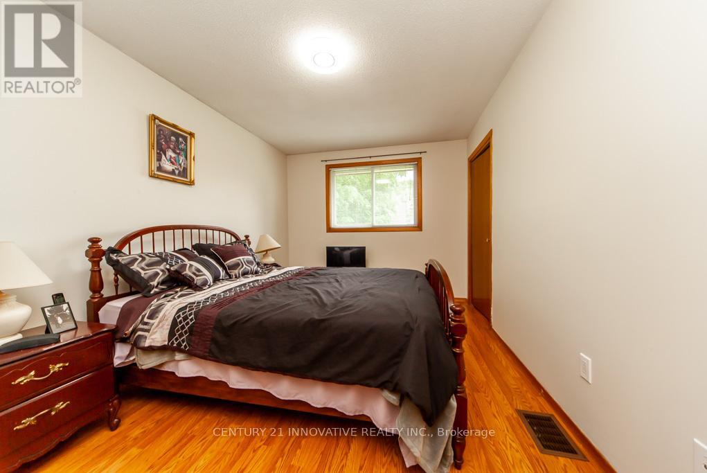 501 Barnes Crescent, Peterborough (Otonabee Ward 1), Ontario  K9J 7Z2 - Photo 18 - X12555094