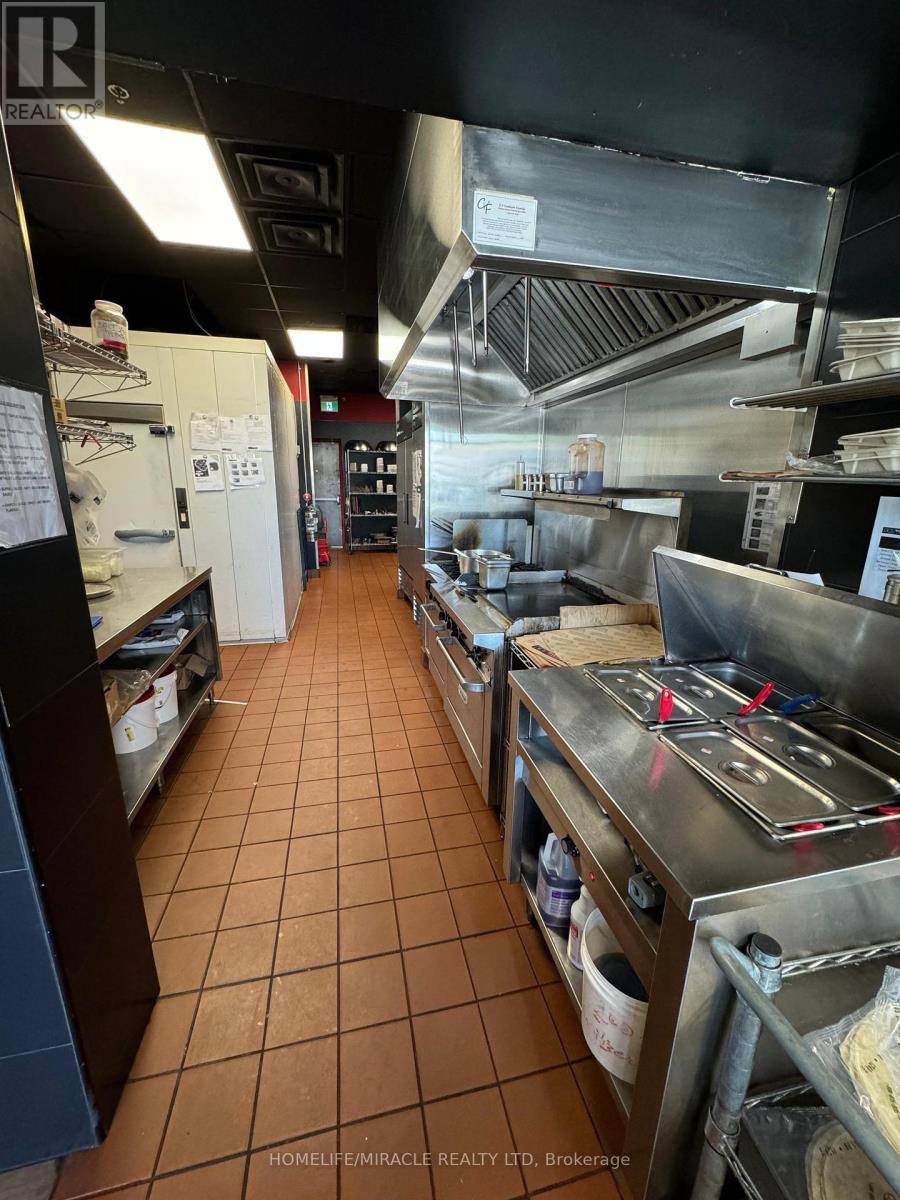 351 Kent Street W, Kawartha Lakes (Lindsay), Ontario  K9V 2Z7 - Photo 4 - X12555496