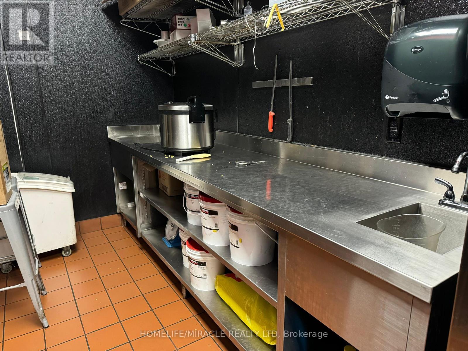 351 Kent Street W, Kawartha Lakes (Lindsay), Ontario  K9V 2Z7 - Photo 5 - X12555496