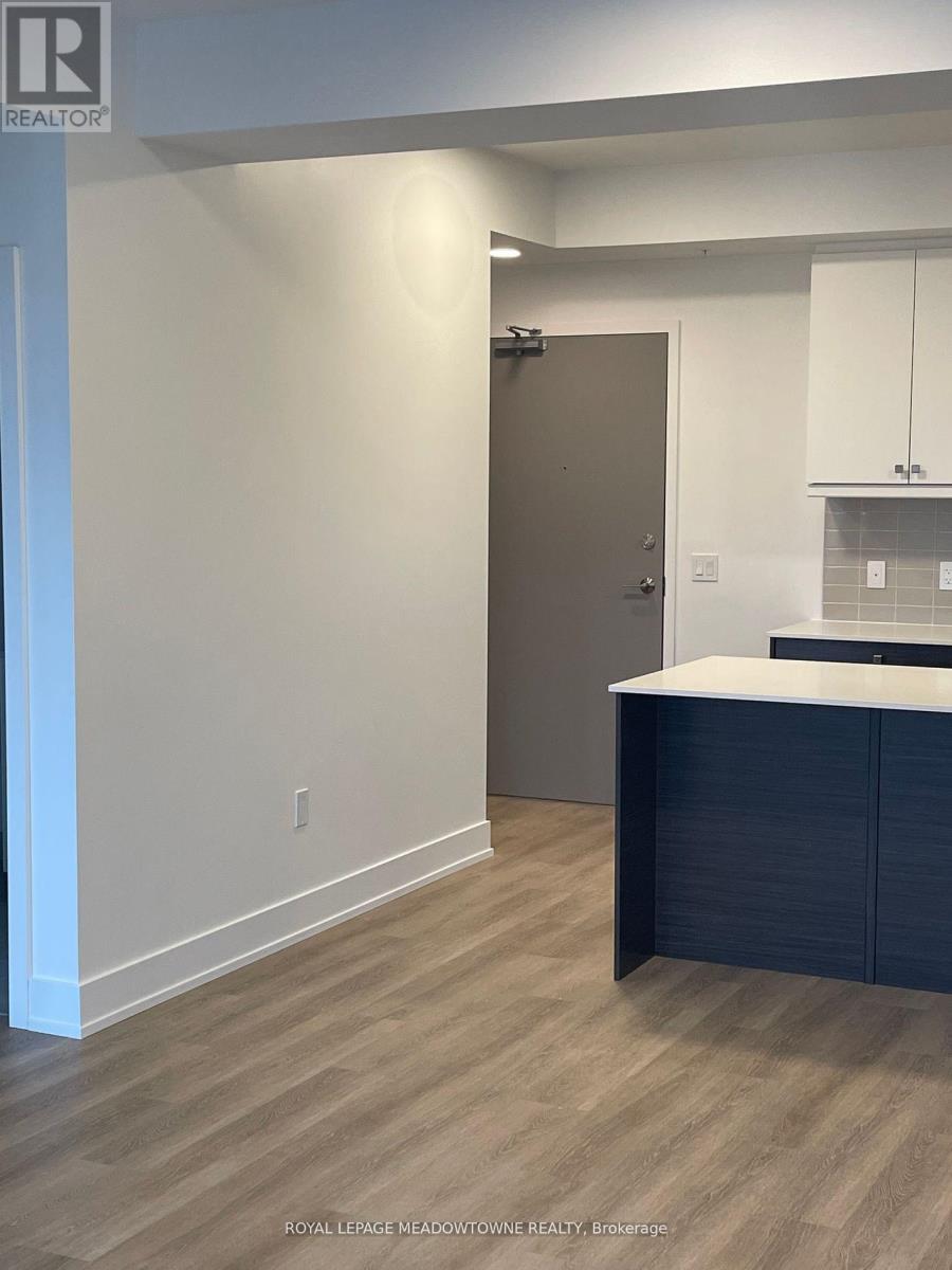 407 - 19b West Street N, Kawartha Lakes (Fenelon Falls), Ontario  K9V 1C4 - Photo 2 - X12557110