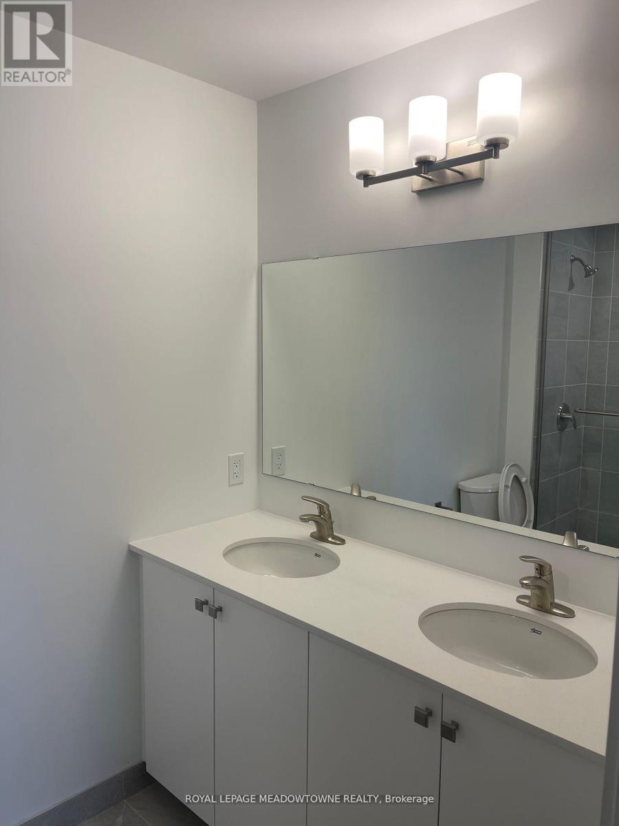 407 - 19b West Street N, Kawartha Lakes (Fenelon Falls), Ontario  K9V 1C4 - Photo 4 - X12557110