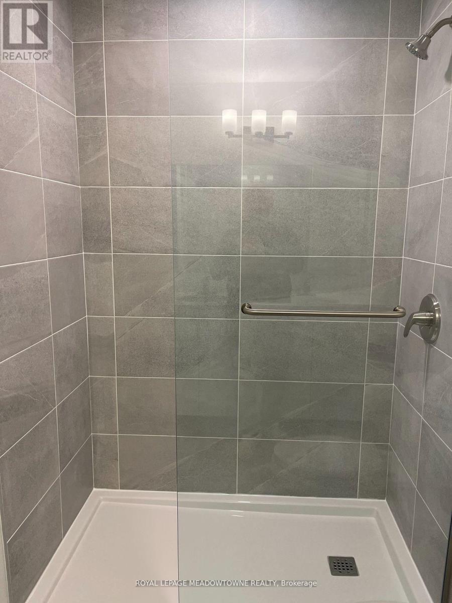 407 - 19b West Street N, Kawartha Lakes (Fenelon Falls), Ontario  K9V 1C4 - Photo 5 - X12557110