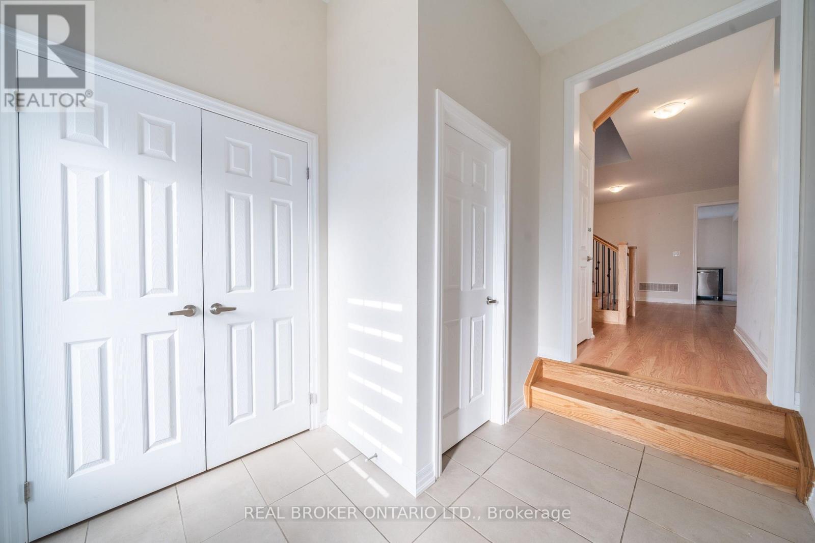 6 Northrop Avenue N, Clarington (Newcastle), Ontario  L1B 1W7 - Photo 4 - E12557390