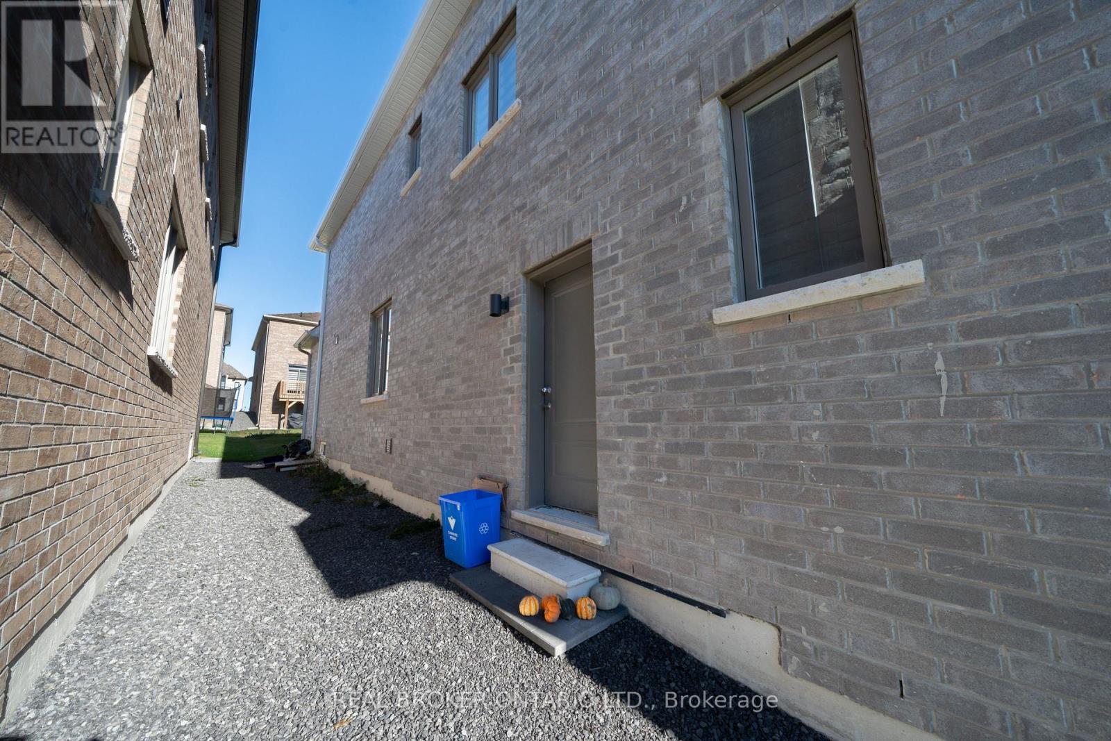 6 Northrop Avenue N, Clarington (Newcastle), Ontario  L1B 1W7 - Photo 44 - E12557390