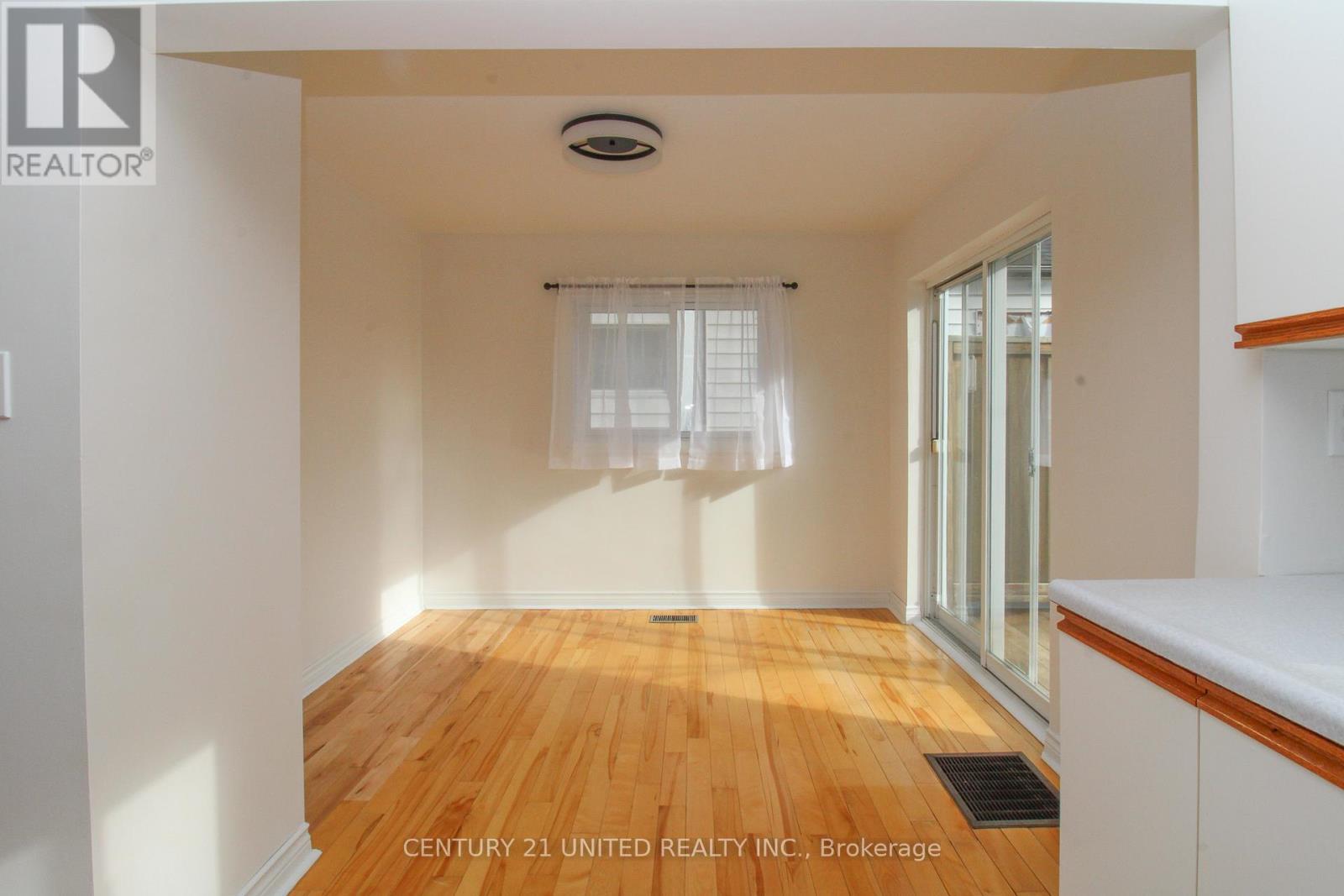 677 Orpington Road, Peterborough (Otonabee Ward 1), Ontario  K9J 4A5 - Photo 14 - X12557842