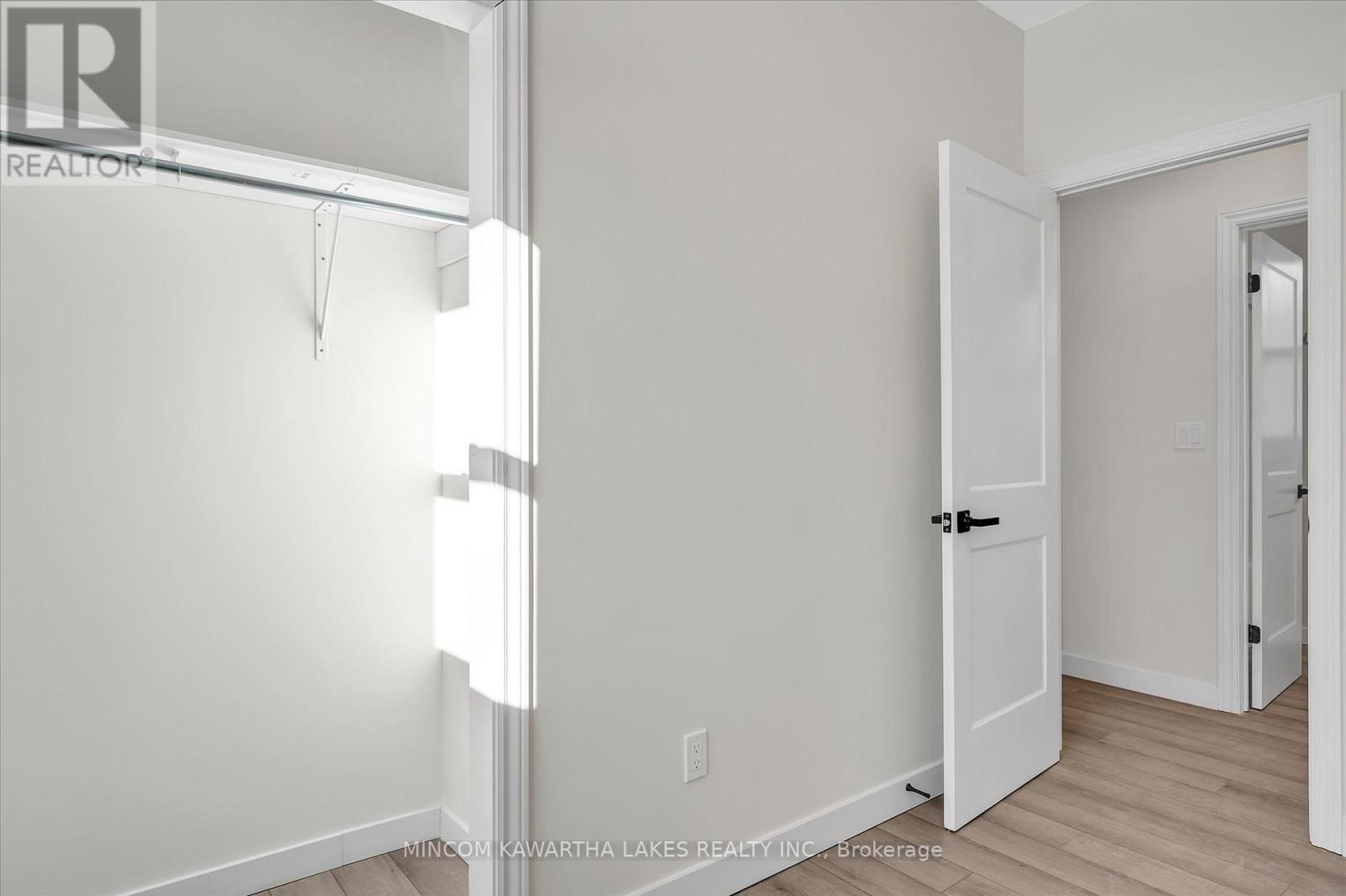 588 Wolfe Street, Peterborough (Town Ward 3), Ontario  K9J 2L8 - Photo 11 - X12558056