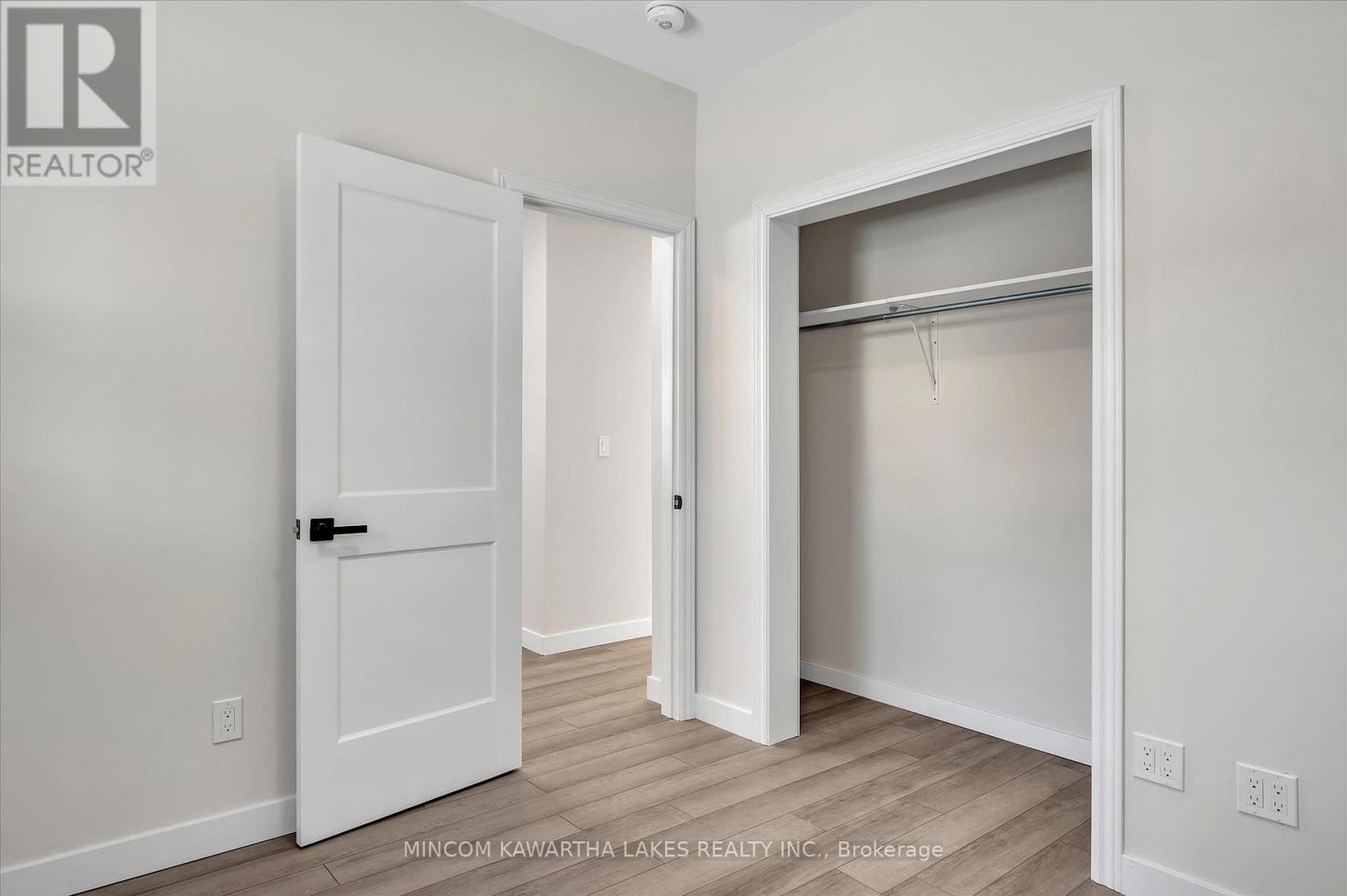 588 Wolfe Street, Peterborough (Town Ward 3), Ontario  K9J 2L8 - Photo 12 - X12558056