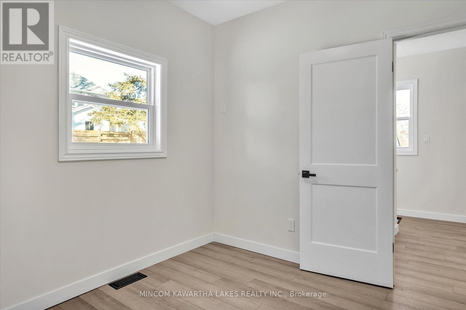 588 Wolfe Street, Peterborough (Town Ward 3), Ontario  K9J 2L8 - Photo 13 - X12558056