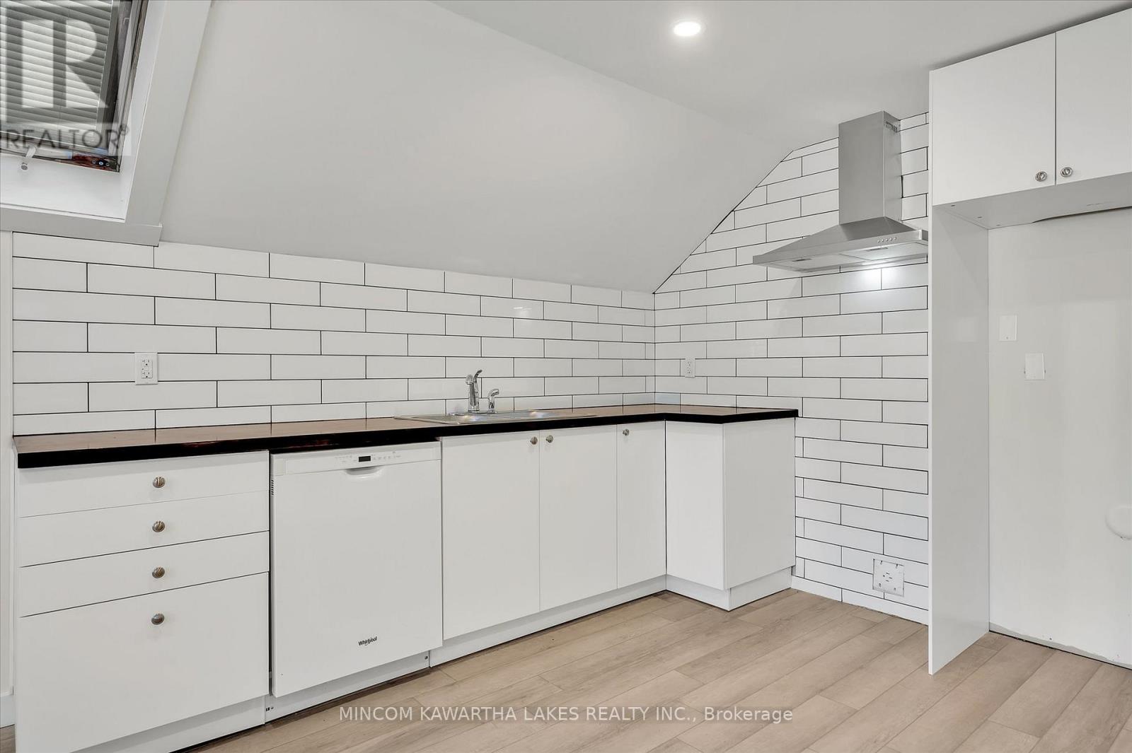 588 Wolfe Street, Peterborough (Town Ward 3), Ontario  K9J 2L8 - Photo 21 - X12558056