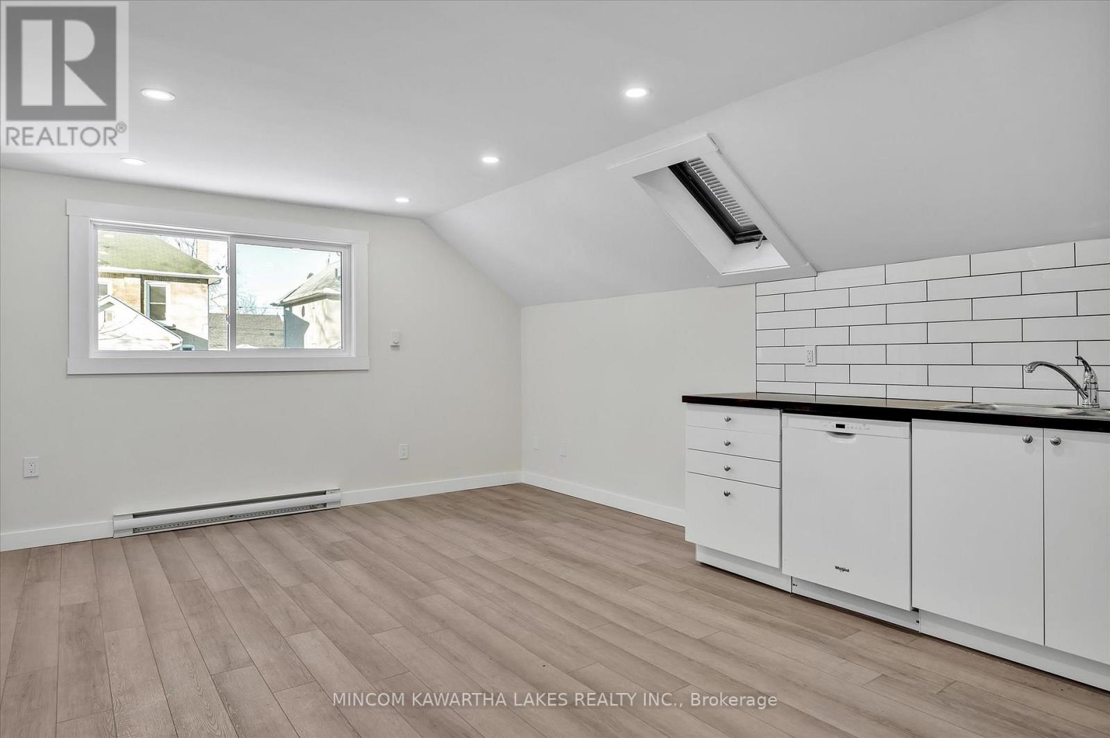 588 Wolfe Street, Peterborough (Town Ward 3), Ontario  K9J 2L8 - Photo 25 - X12558056