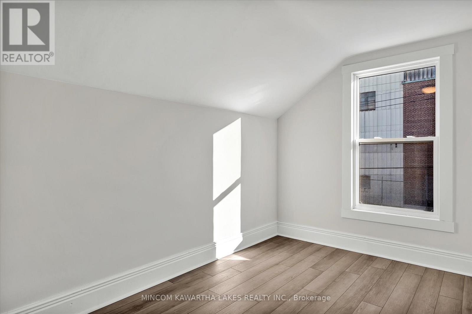 588 Wolfe Street, Peterborough (Town Ward 3), Ontario  K9J 2L8 - Photo 27 - X12558056