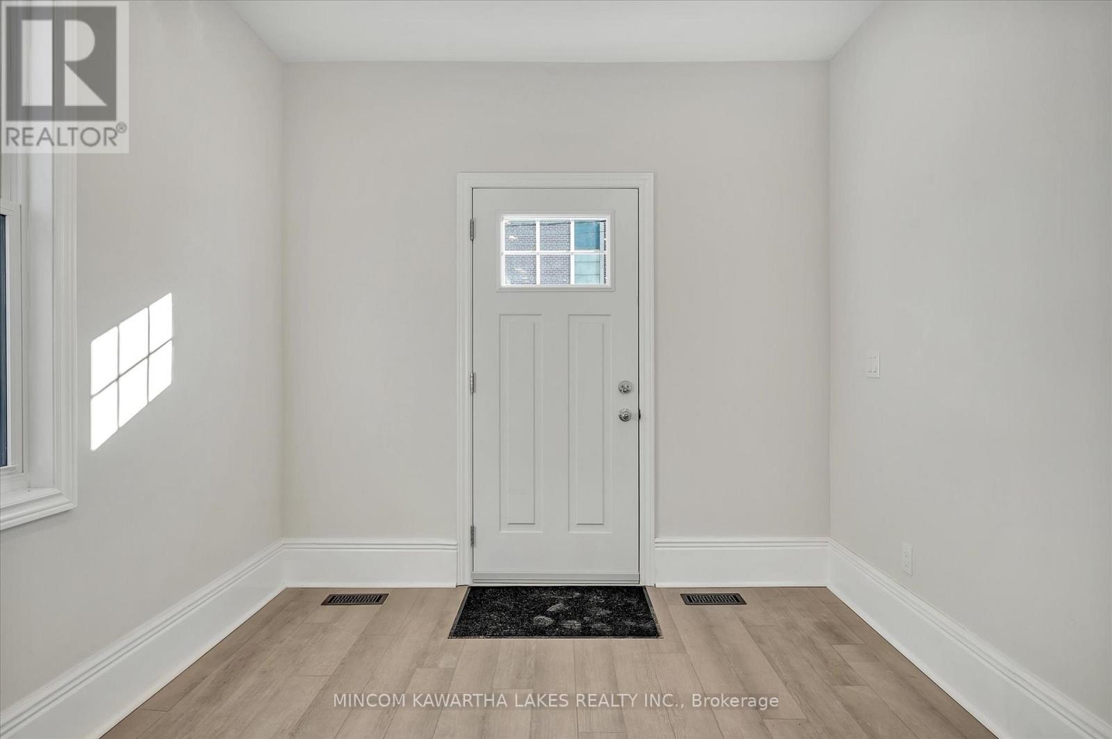 588 Wolfe Street, Peterborough (Town Ward 3), Ontario  K9J 2L8 - Photo 3 - X12558056