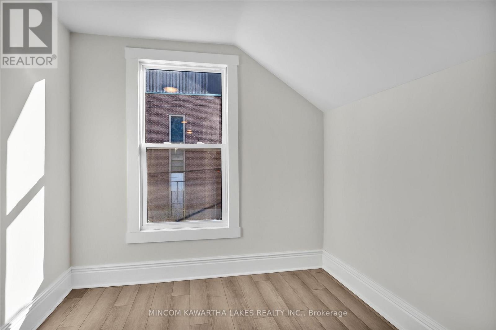 588 Wolfe Street, Peterborough (Town Ward 3), Ontario  K9J 2L8 - Photo 30 - X12558056