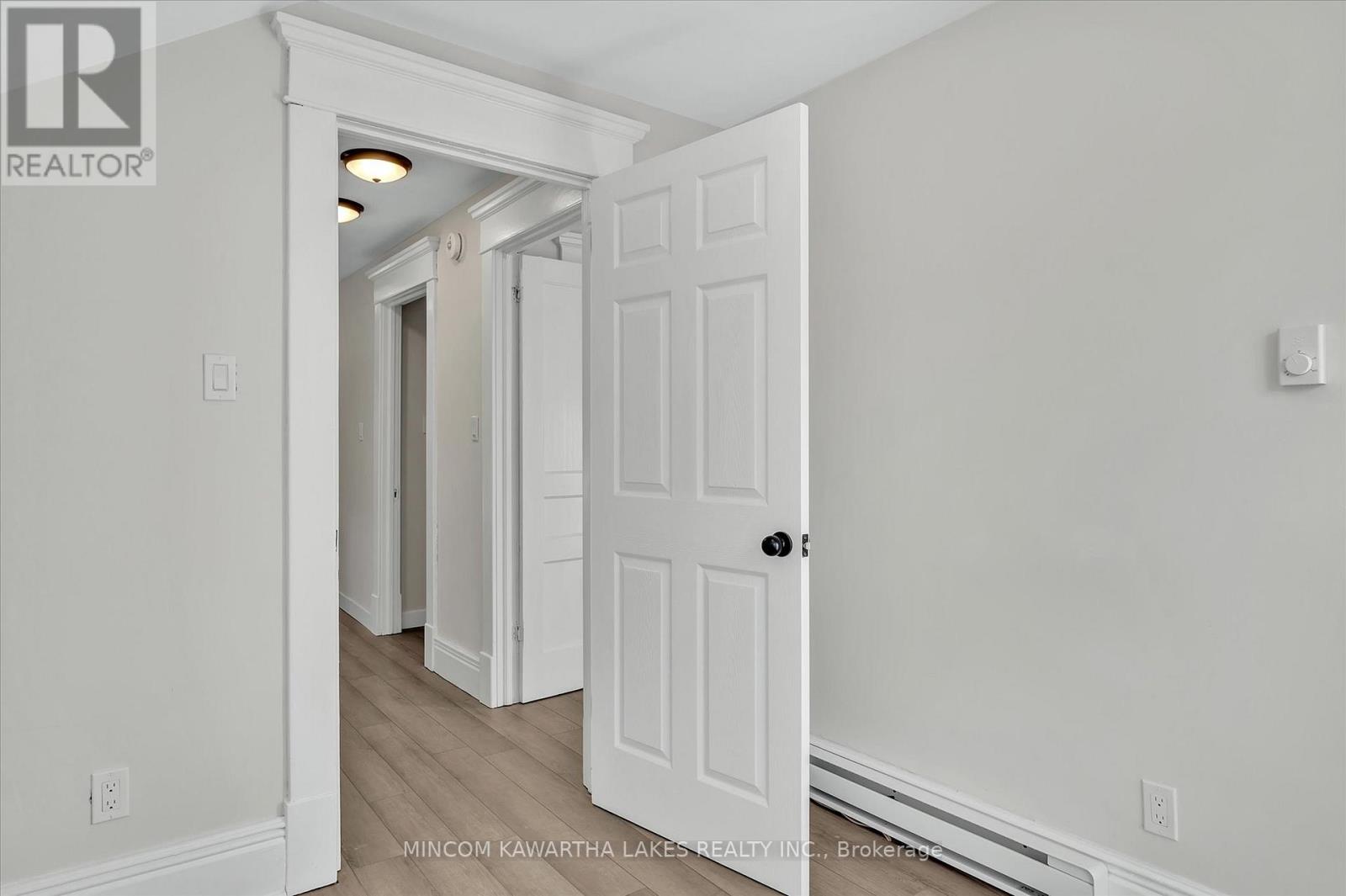 588 Wolfe Street, Peterborough (Town Ward 3), Ontario  K9J 2L8 - Photo 31 - X12558056