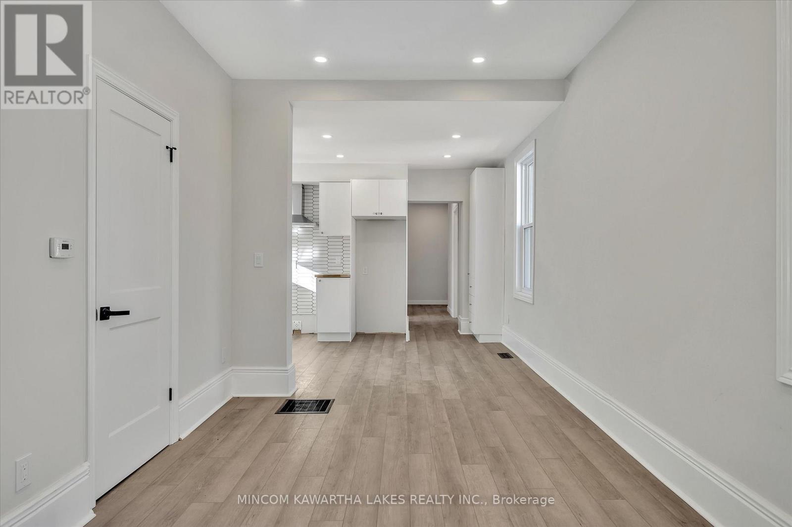 588 Wolfe Street, Peterborough (Town Ward 3), Ontario  K9J 2L8 - Photo 4 - X12558056