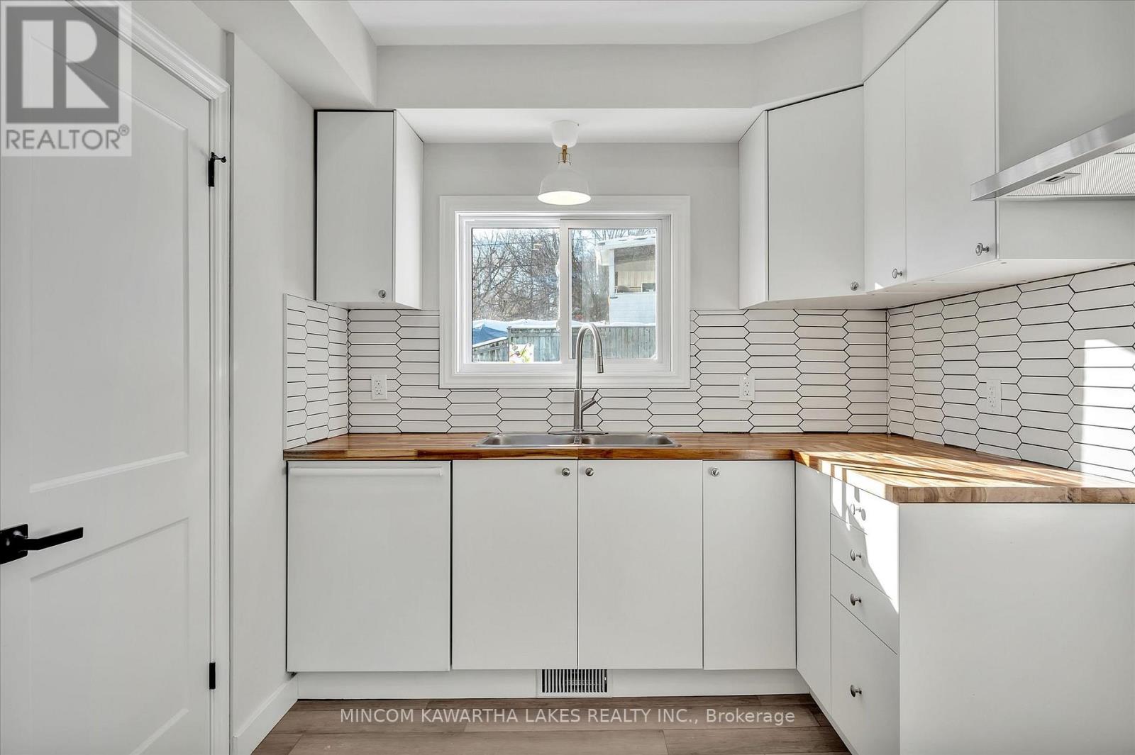 588 Wolfe Street, Peterborough (Town Ward 3), Ontario  K9J 2L8 - Photo 6 - X12558056