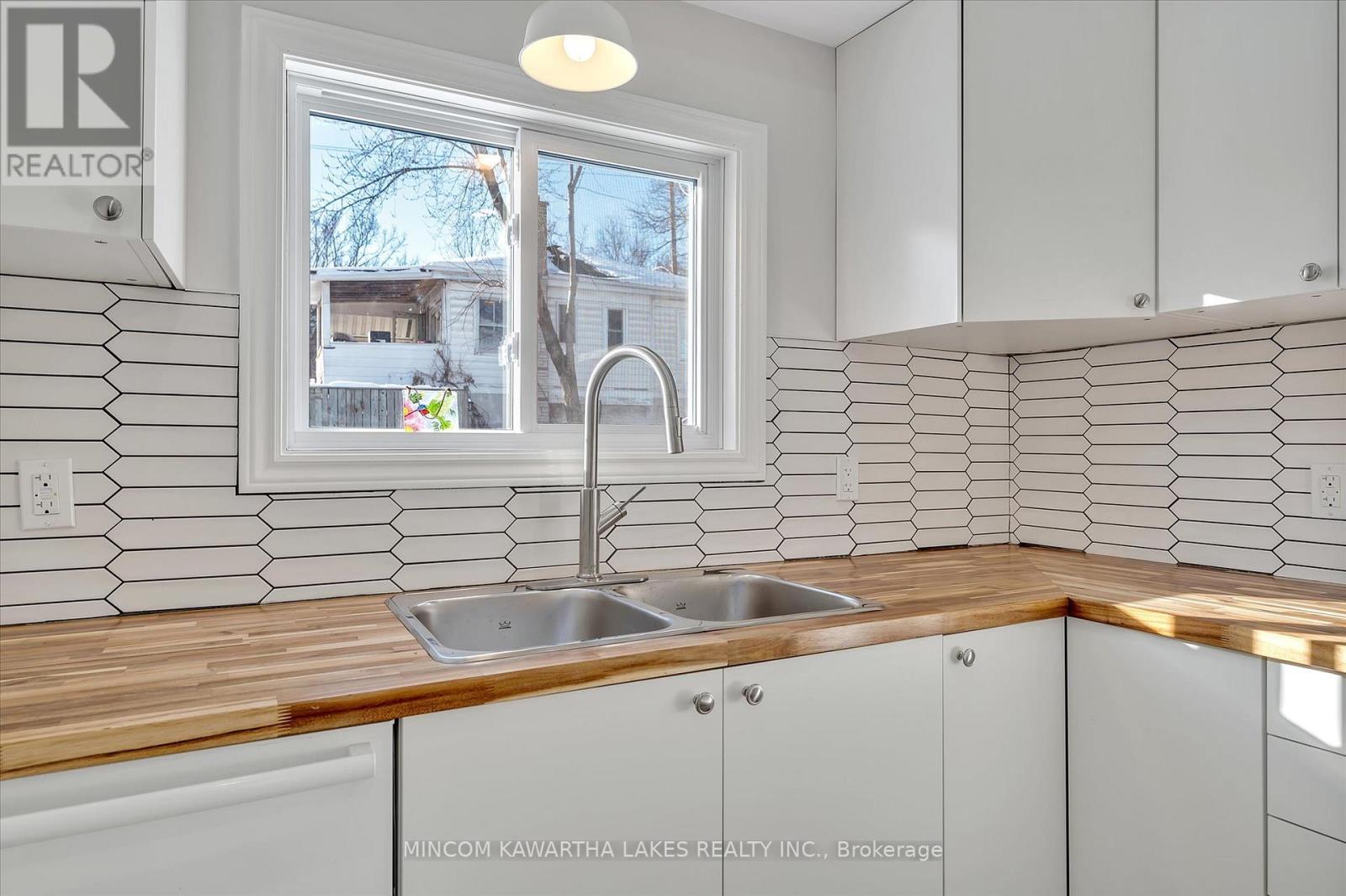 588 Wolfe Street, Peterborough (Town Ward 3), Ontario  K9J 2L8 - Photo 7 - X12558056