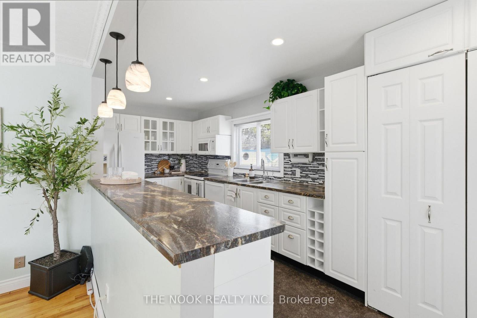 518 Rose Avenue, Peterborough (Otonabee Ward 1), Ontario  K9J 4E7 - Photo 7 - X12558082