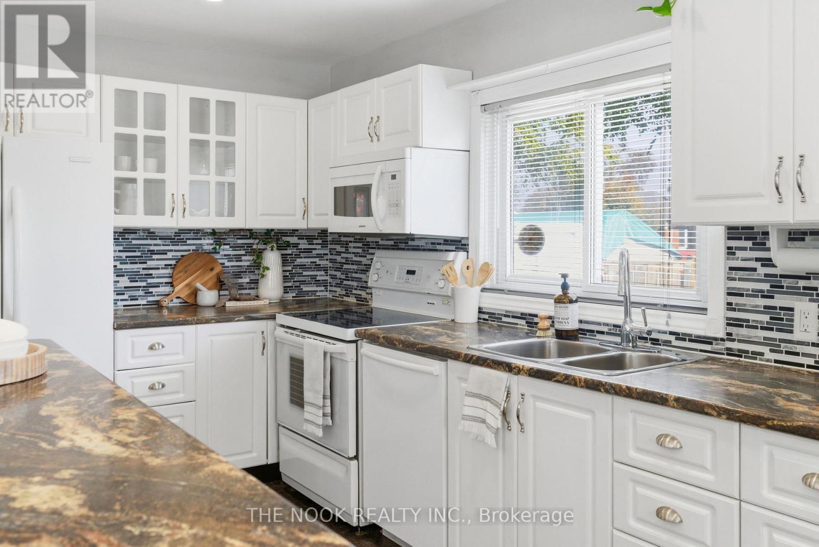 518 Rose Avenue, Peterborough (Otonabee Ward 1), Ontario  K9J 4E7 - Photo 8 - X12558082