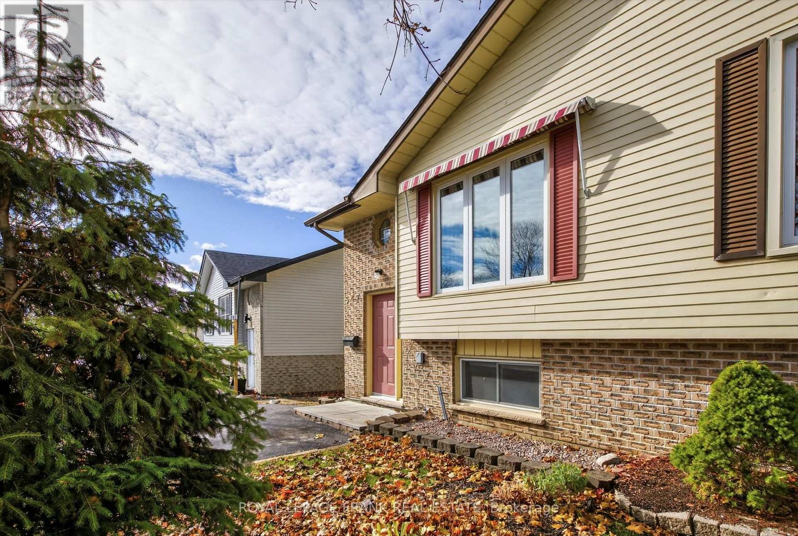 547 Crystal Drive, Peterborough (Ashburnham Ward 4), Ontario  K9J 8H7 - Photo 3 - X12558216